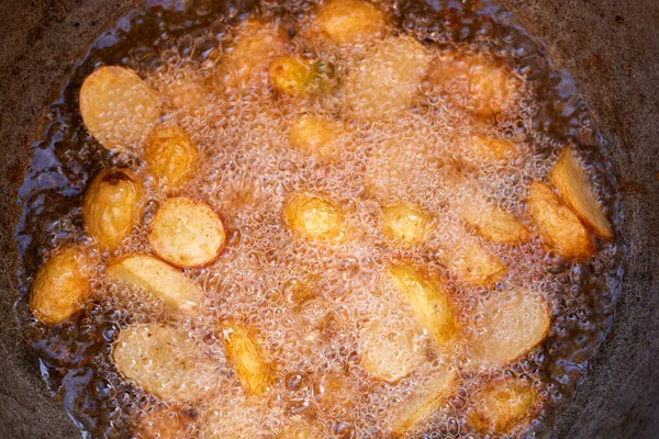 Patatine Fritte Una Padella Ferro Sott Olio — Foto Stock