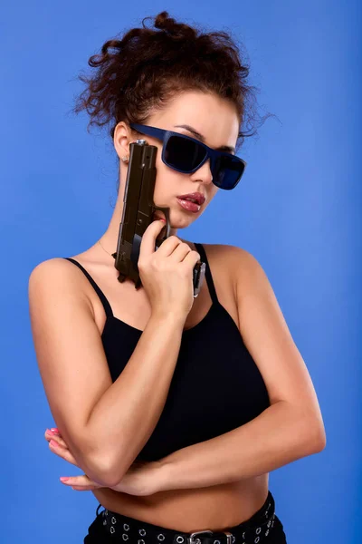 Beautiful Young Woman Curly Hair Gun Blue Background — Stock Photo, Image