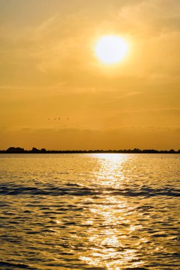 Tuna Deltası Romanya 'da gün batımlı manzara