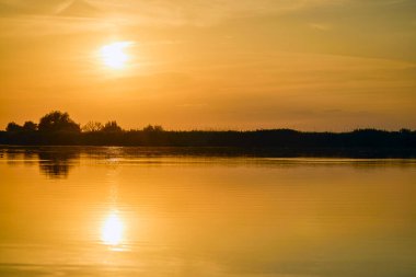 Tuna Deltası Romanya 'da gün batımlı manzara