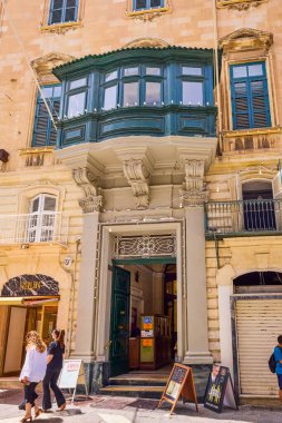 Valletta, Malta 08 Temmuz 2022. Malta 'nın başkenti Valletta' da çeşitli turistik merkezli resimler.