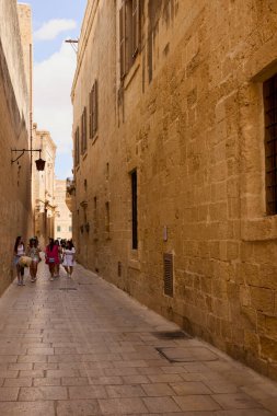 Mdina 09 Temmuz 2022 Malta devletinin eski başkenti Mdina 'dan görüntüler. Mdina ya da Medine 'de ve Malta L-Imdina' da Fenike Melitta 'sında antik bir şehirdir..