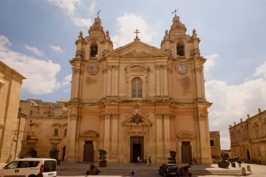 Mdina 09 Temmuz 2022 Malta devletinin eski başkenti Mdina 'dan görüntüler. Mdina ya da Medine 'de ve Malta L-Imdina' da Fenike Melitta 'sında antik bir şehirdir..