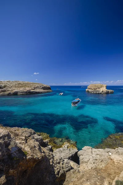 Comino, Malta 11 Temmuz 2022. Ünlü Mavi Göl 'ün görüntüleri. Malta.