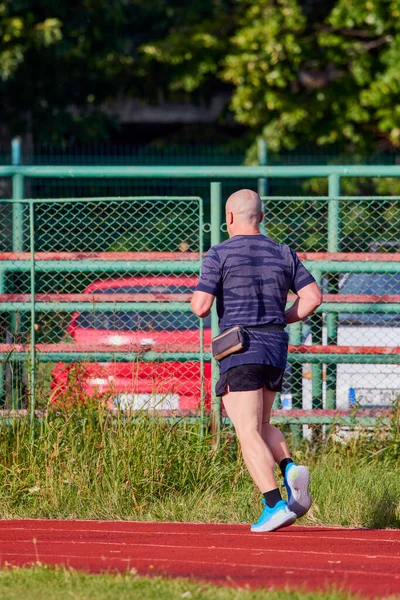 Hombre Corriendo Una Pista Carreras — Foto de Stock