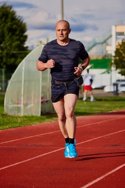 Hombre Corriendo Una Pista Carreras — Foto de Stock