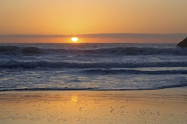 Oceaan bij zonsondergang — Stockfoto