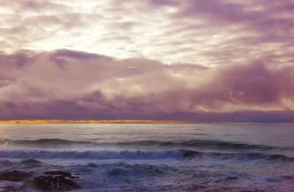 Точка зору заходу сонця океану — стокове фото