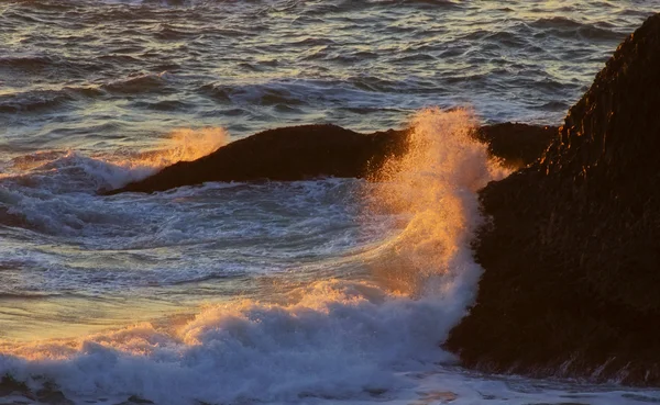 Oceano por do sol ondas — Fotografia de Stock
