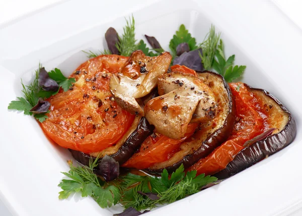 Stekt aubergine och tomater — Stockfoto