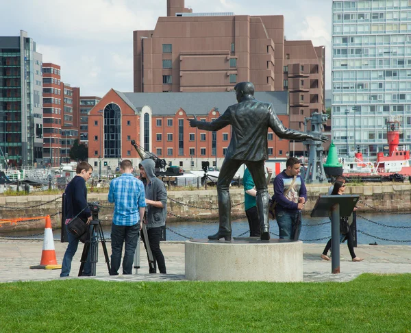 Liverpool, Billy Fury statue close to Albert dock — Stock Photo, Image