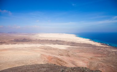 Kuzey fuerteventura, kuzeye görünümünden montana roja (kırmızı mounta