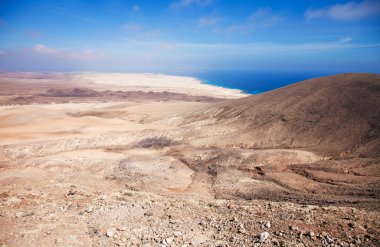 Kuzey fuerteventura, kuzeye görünümünden montana roja (kırmızı mounta