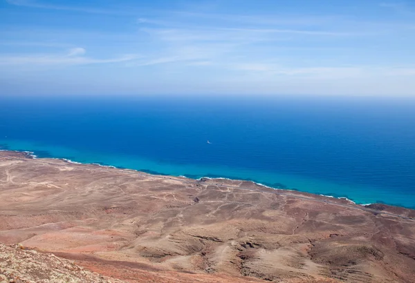 Noordelijke fuerteventura, beeld noordoosten van montana roja (rode m — Stockfoto