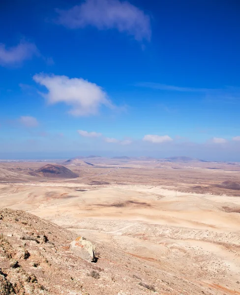 Norte de Fuerteventura, vista para o norte de Montana Roja (Montanha Vermelha — Fotografia de Stock