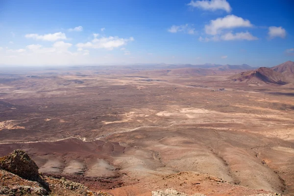 Fuerteventura északi részén fekvő nézetben délre montana roja (piros ruhát hegyi — Stock Fotó