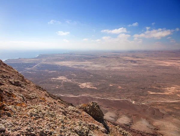 Norte de Fuerteventura, vista para o sul de Montana Roja (Montanha Vermelha — Fotografia de Stock