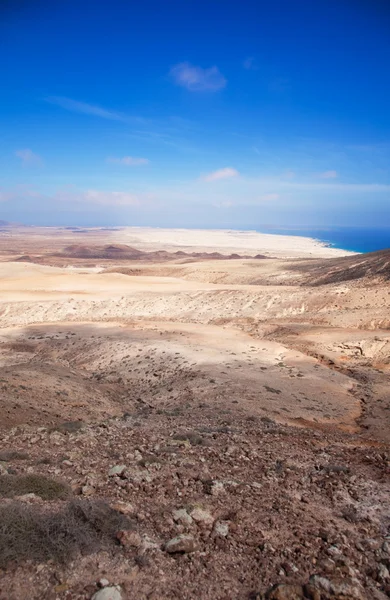 Norte de Fuerteventura, vista para o norte de Montana Roja (Montanha Vermelha — Fotografia de Stock