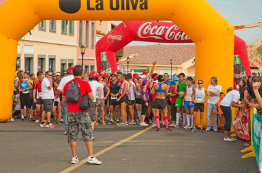 Corralejo - Kasım 03: Koşucular araya önce Fo at yarışı