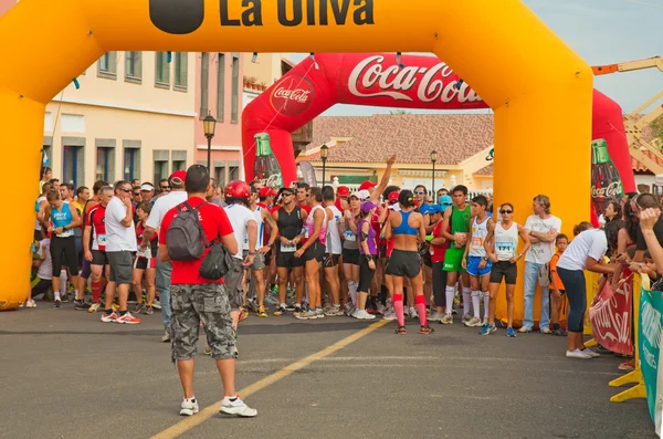 Corralejo - November 03: Löpare montera innan loppet på Fo — Stockfoto