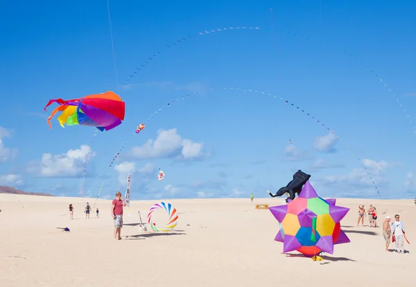 FUERTEVENTURA, ESPANHA - NOVEMBRO 09: Os espectadores assistem a partir do groun — Fotografia de Stock