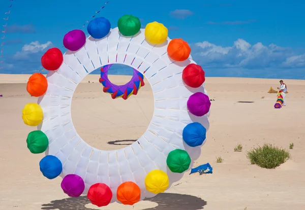 FUERTEVENTURA, ESPANHA - NOVEMBRO 09: Os espectadores assistem a partir do groun — Fotografia de Stock