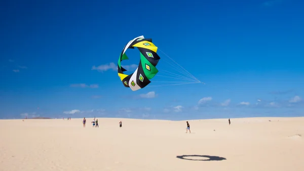 Fuerteventura, Spanje - 10 november: kijkers kijken van de groun — Stockfoto