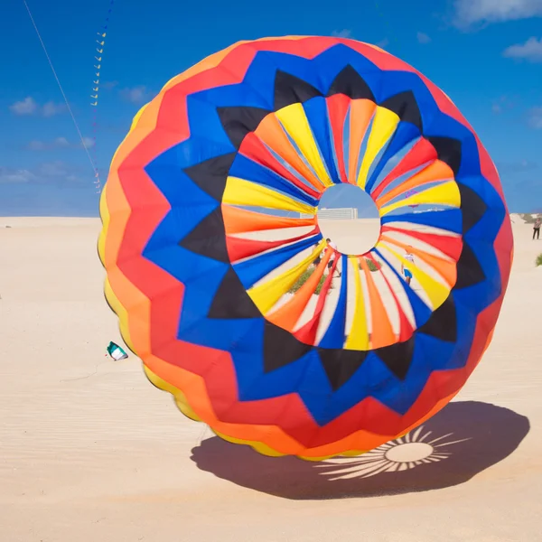 FUERTEVENTURA, ESPANHA - NOVEMBRO 09: Os espectadores assistem a partir do groun — Fotografia de Stock