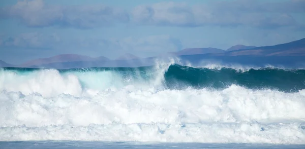 Briser le fond des vagues — Photo