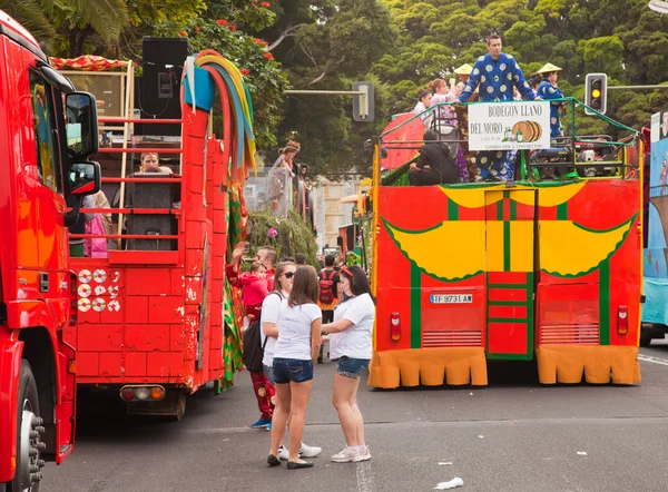 Santa cruz, Spanje - 12 februari: deelnemers voorbereiden en Mont — Stockfoto