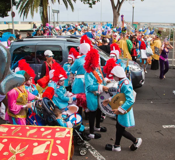 SANTA CRUZ, ESPANHA - 12 de fevereiro: os participantes se preparam e assemb — Fotografia de Stock