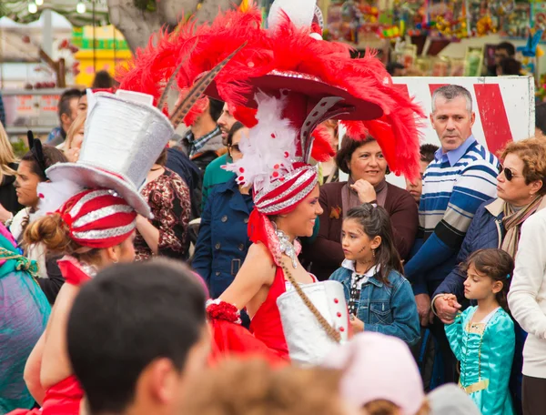 Santa cruz, İspanya - 12 Şubat: parade katılımcıların renkli — Stok fotoğraf