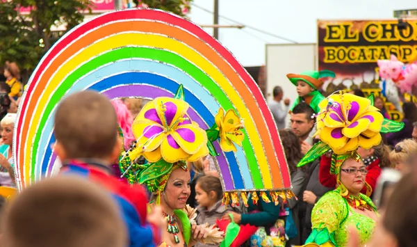 SANTA CRUZ, SPAGNA - 12 febbraio: Partecipanti alla parata colorata — Foto Stock