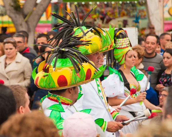 Санта-Крус, Іспанія - 12 лютого: парад учасників в барвистих — стокове фото