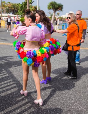 Puerto de la cruz, İspanya - 16 Şubat: Katılımcılar hazırlayın ve