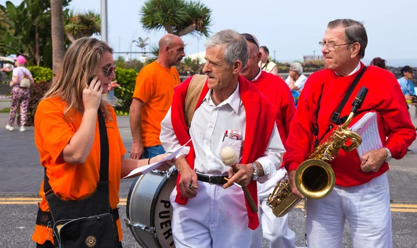 PUERTO DE LA CRUZ, ESPAGNE - 16 février : les participants préparent et — Photo