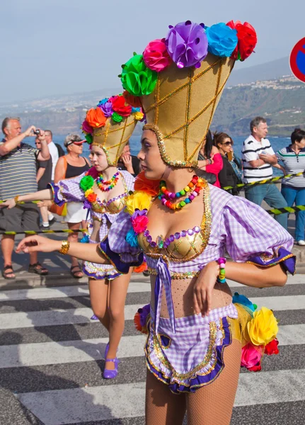 PUERTO DE LA CRUZ, ESPAÑA - 16 de febrero: Fiesta colorida — Foto de Stock