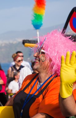 Puerto de la cruz, İspanya - 16 Şubat: rengarenk giyimli parti