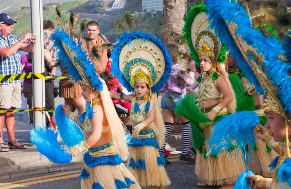 PUERTO DE LA CRUZ, ESPANHA - 16 de fevereiro: Colorfully dressed parti — Fotografia de Stock