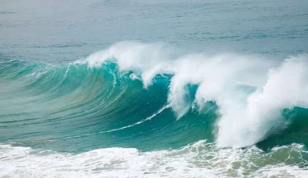 Rompiendo olas — Foto de Stock