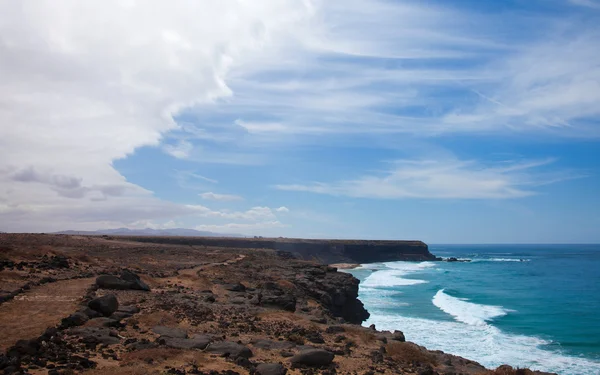 Eroded costa oeste empinada de Fuerteventura — Foto de Stock