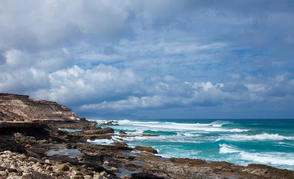 Eroderad västkusten i fuerteventura — Stockfoto