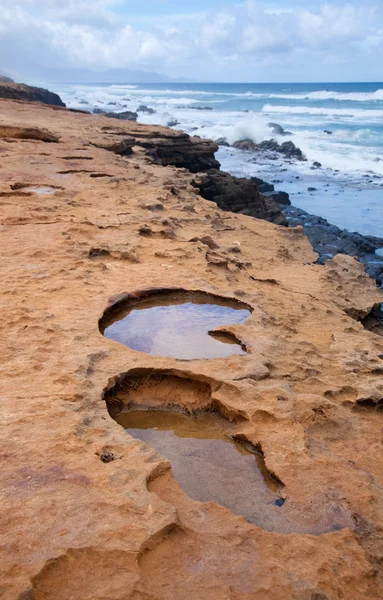 Erodovaná západního pobřeží fuerteventura — Stock fotografie