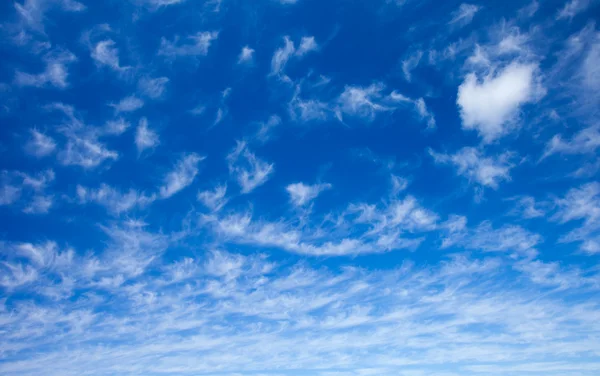 Himlen med cirrocumulus moln — Stockfoto