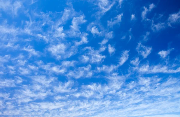 Céu com nuvens cirrocumulus — Fotografia de Stock