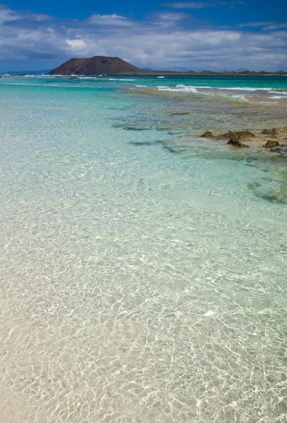 Severní části ostrova fuerteventura, beach vlajky corraejo — Stock fotografie