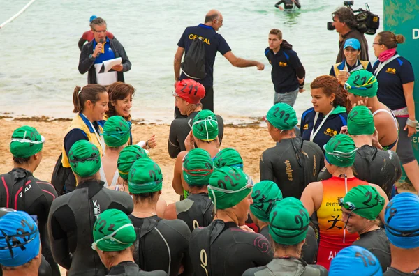 Corralejo - 07 april: Teilnehmer versammeln sich vor dem Start — Stockfoto