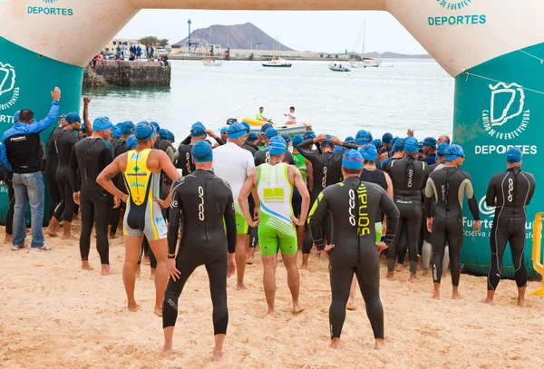 CORRALEJO - April 07: Participants assemble before the start of — Stock Photo, Image
