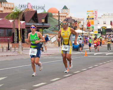 Corralejo - Nisan 07: Katılımcılar ra çalışan kısmında