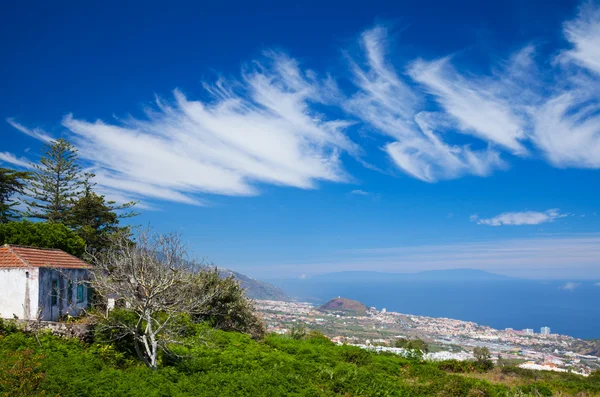 Northern Tenerife, view over Puerto de La Cruz towards La Palma — Stock Photo, Image